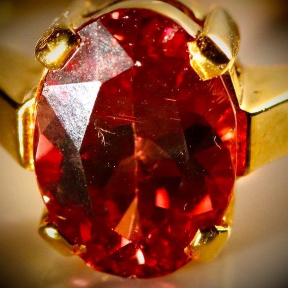 Color Change Garnet 4.10ct Solid 18K Gold Ring - Picture 4 of 12